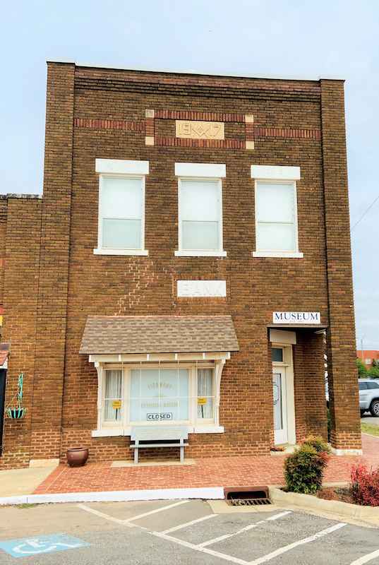 Piedmont Museum in old bank building